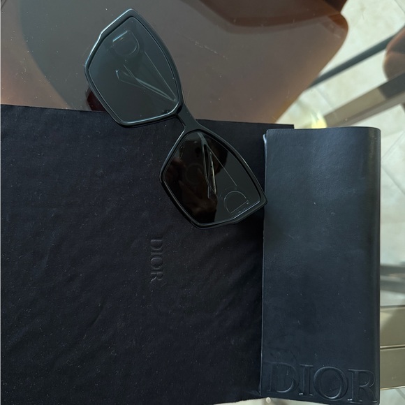 Dior 30 Montaigne butterfly sunglassses Elegant Black...